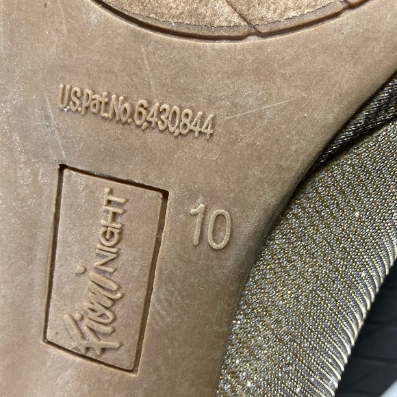 Fioni Gold Sparkle Scallop Pump Heels Size 10 - Picture 4 of 11